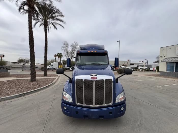2020 Peterbilt 579 in Phoenix, AZ — photo 9