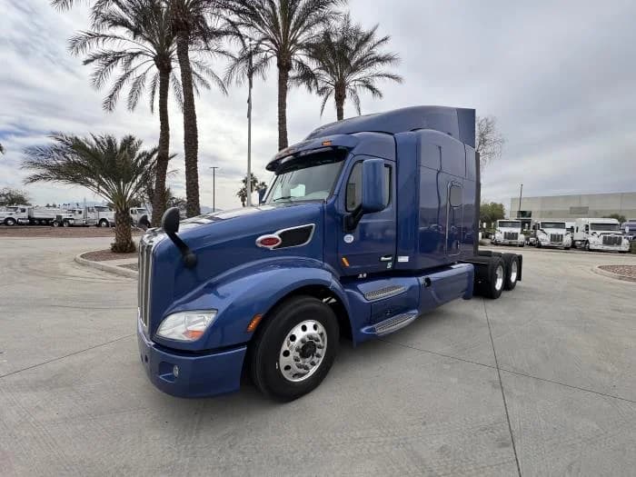 2020 Peterbilt 579 in Phoenix, AZ — photo 2