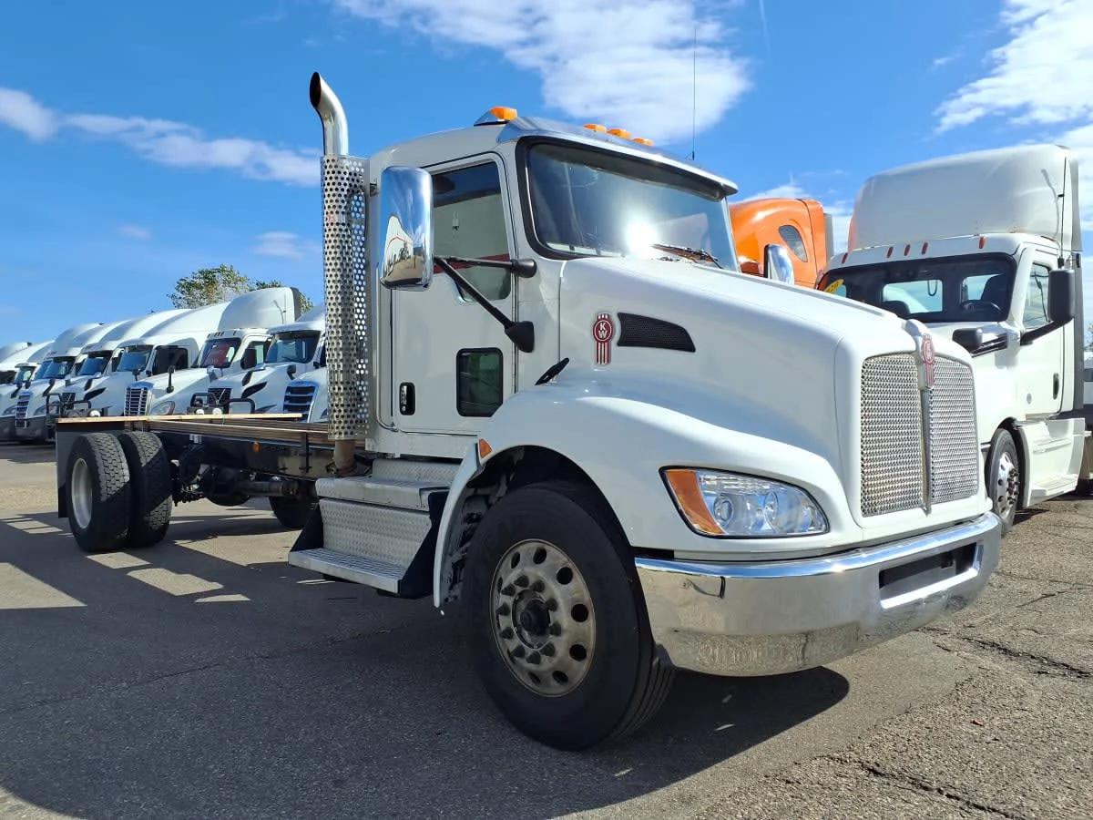 2020 Kenworth T370 in Minneapolis, MN — photo 3