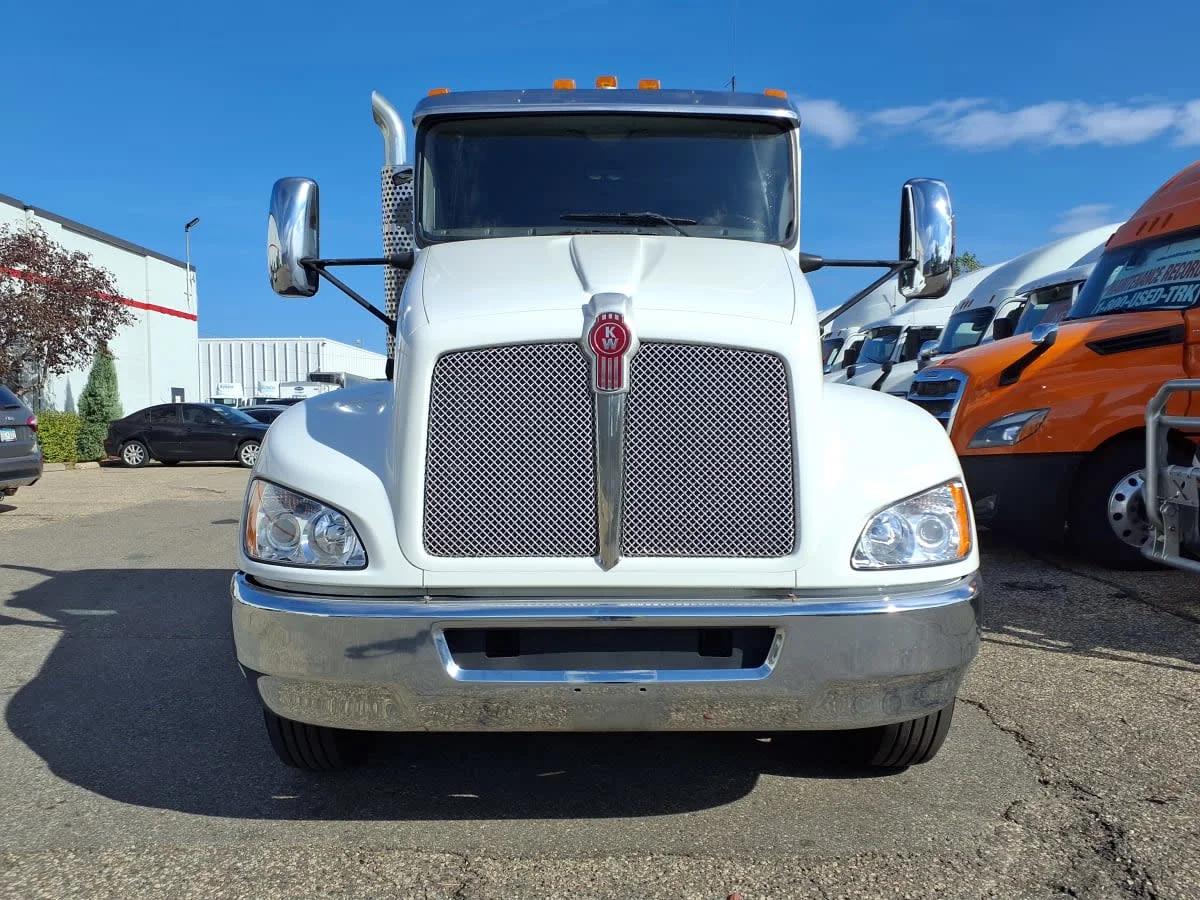2020 Kenworth T370 in Minneapolis, MN — photo 2