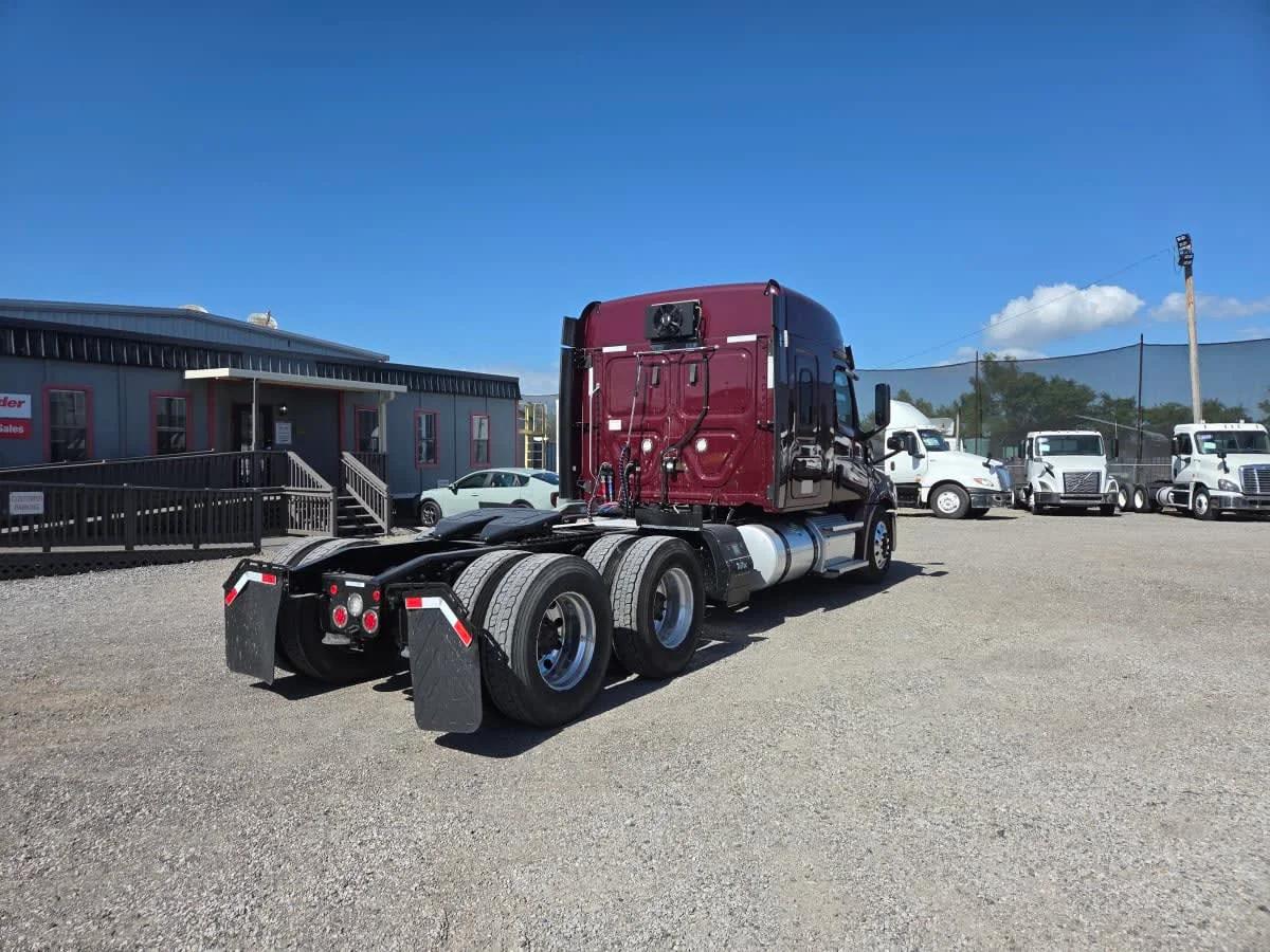 2020 Freightliner Cascadia in St. Rose, LA — photo 4