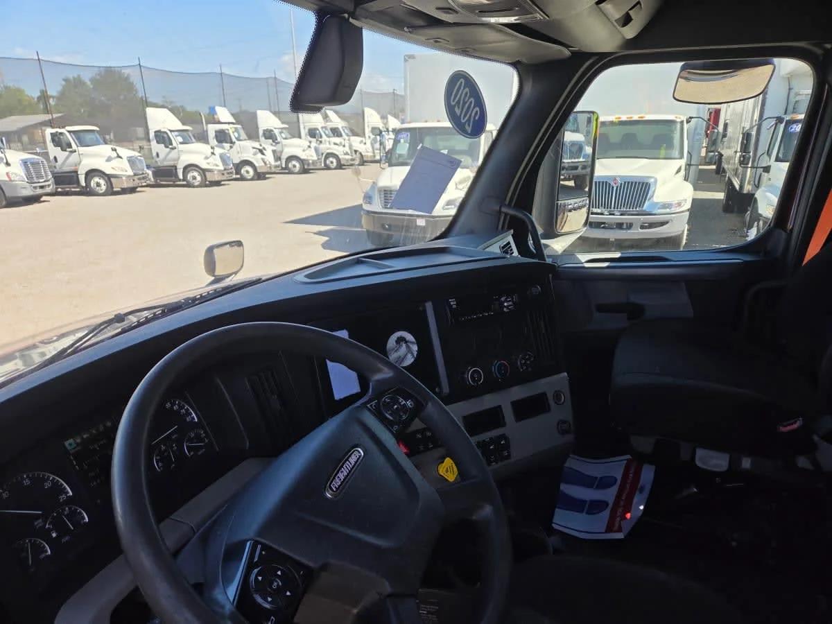 2020 Freightliner Cascadia in St. Rose, LA — photo 7