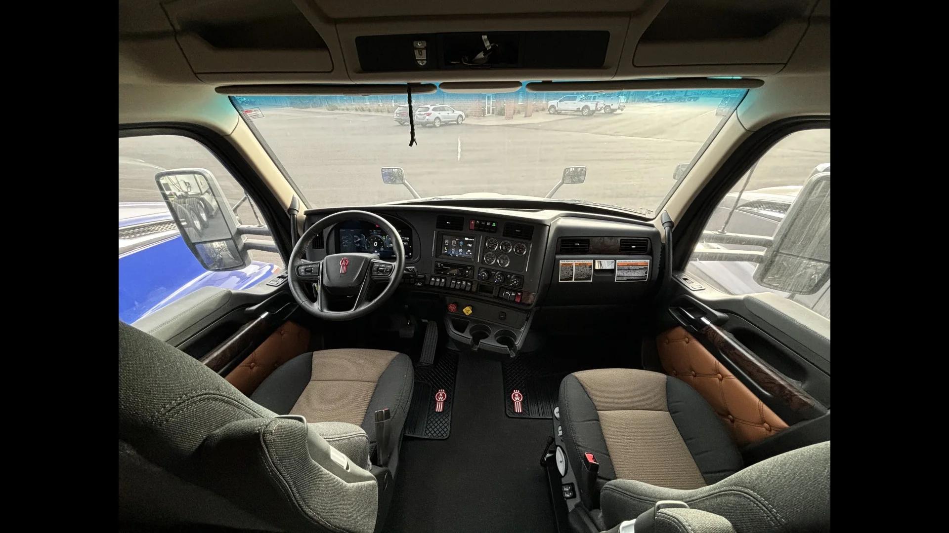 2024 Kenworth T680 in Fargo — photo 11