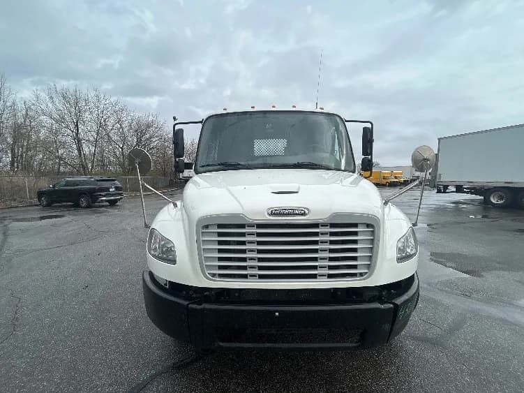 2022 Freightliner M2 106 in Middlefield, OH — photo 2