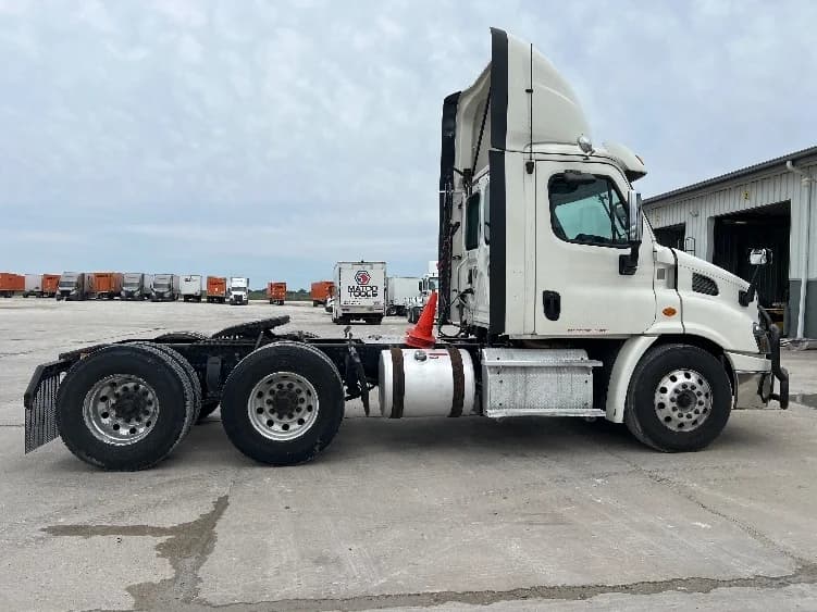 2018 Freightliner Cascadia in Sturtevant, WI — photo 8