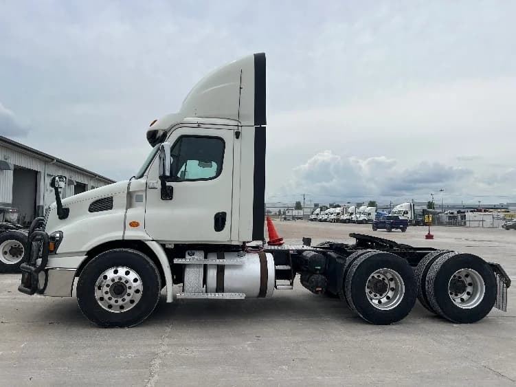 2018 Freightliner Cascadia in Sturtevant, WI — photo 4