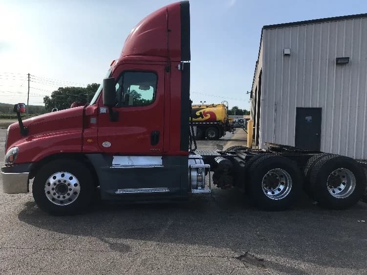 2018 Freightliner Cascadia in Fredonia, NY — photo 4