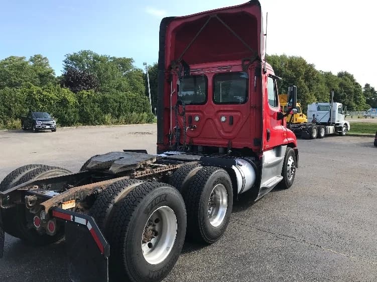 2018 Freightliner Cascadia in Fredonia, NY — photo 7