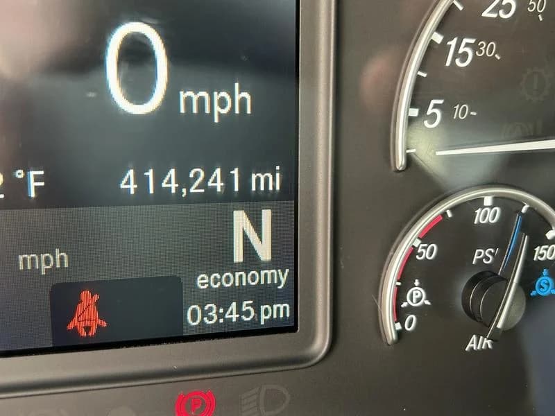 2022 Freightliner Cascadia in Pittsburgh, PA — photo 10