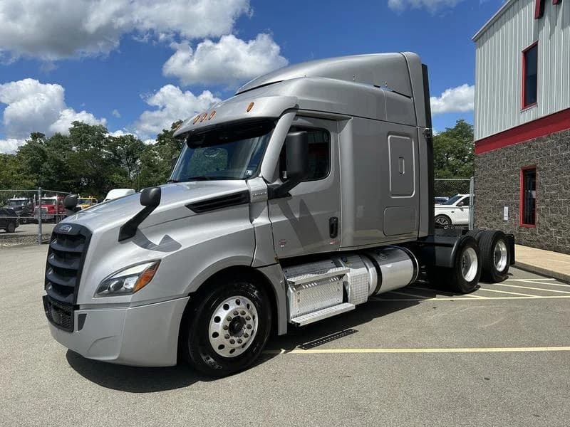 2022 Freightliner Cascadia in Pittsburgh, PA — photo 22