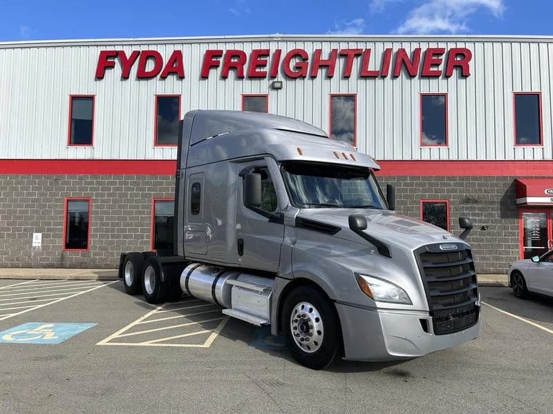 2022 Freightliner Cascadia in Pittsburgh, PA — photo 3