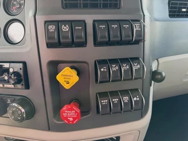 2027 Peterbilt 567 in Fort Worth, TX — photo 37