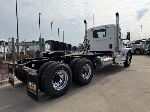 2027 Peterbilt 567 in Fort Worth, TX — photo 7