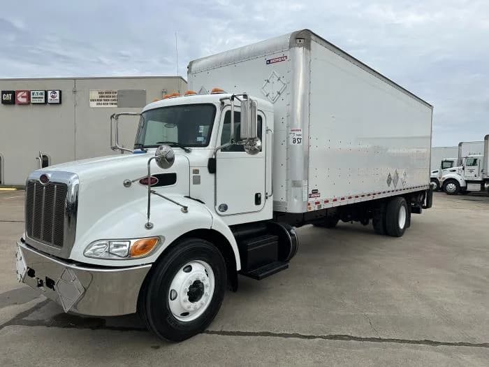 2020 Peterbilt 337 in Houston, TX — photo 2
