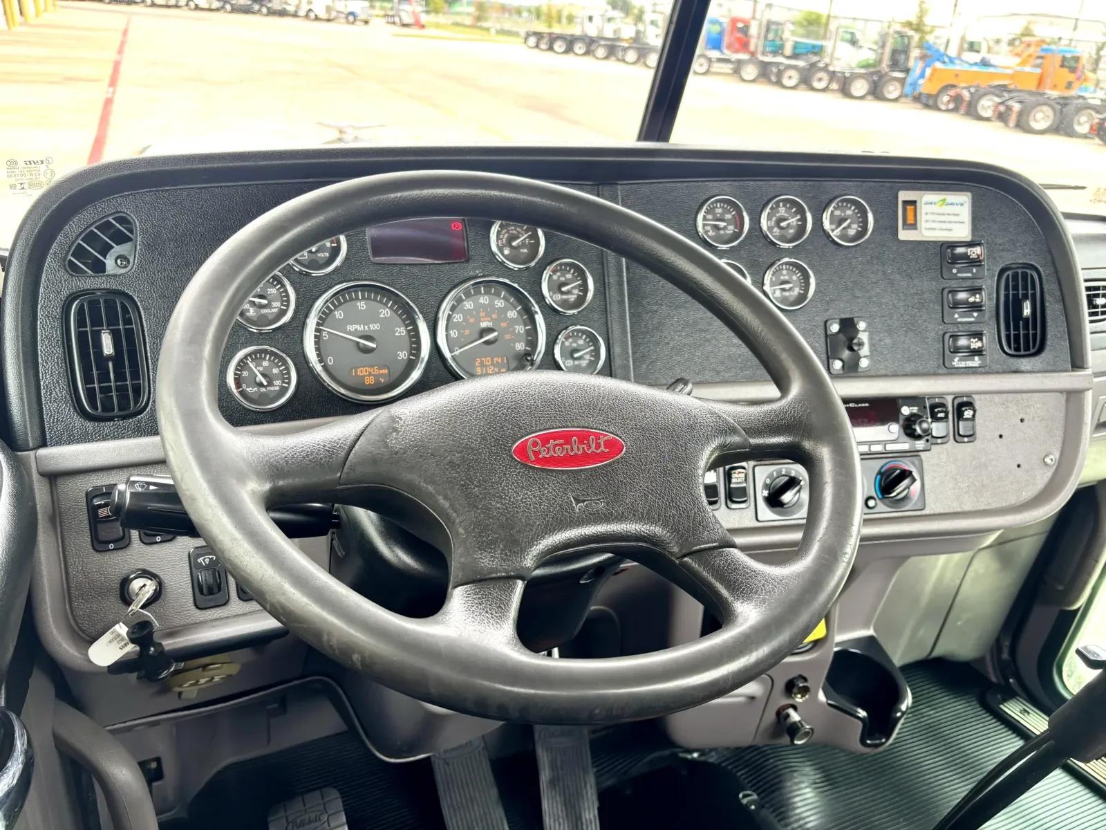2022 Peterbilt 389 in Hutchins, TX — photo 16