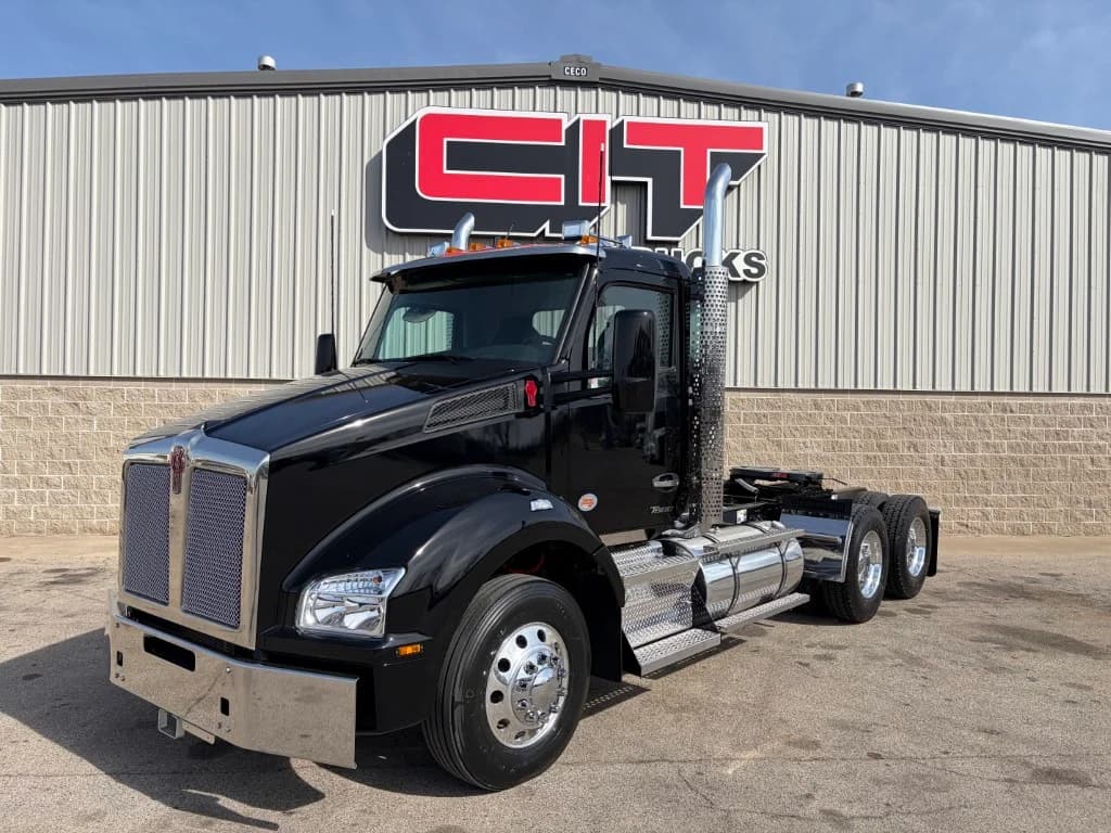2027 Kenworth T880 in Morton, IL