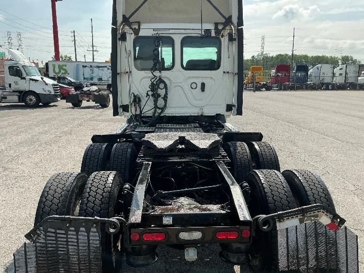 2019 Freightliner Cascadia in East Chicago, IN — photo 6