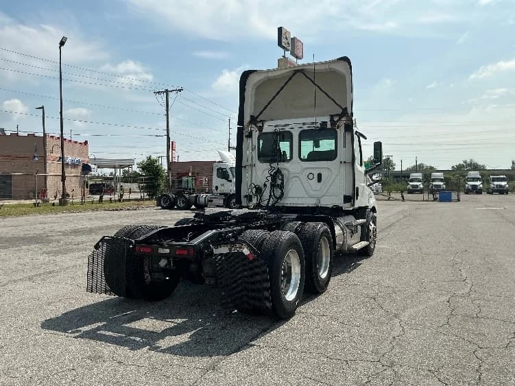 2019 Freightliner Cascadia in East Chicago, IN — photo 7