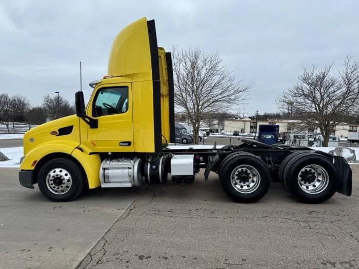 2021 Peterbilt 579 in Lima, OH — photo 10