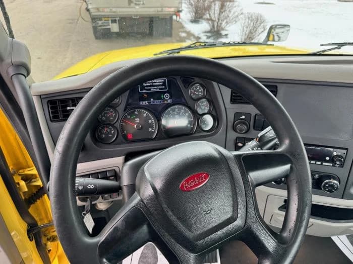 2021 Peterbilt 579 in Lima, OH — photo 21