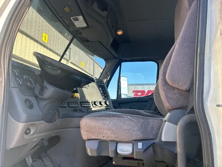 2019 Freightliner Cascadia in Londonderry, NH — photo 10