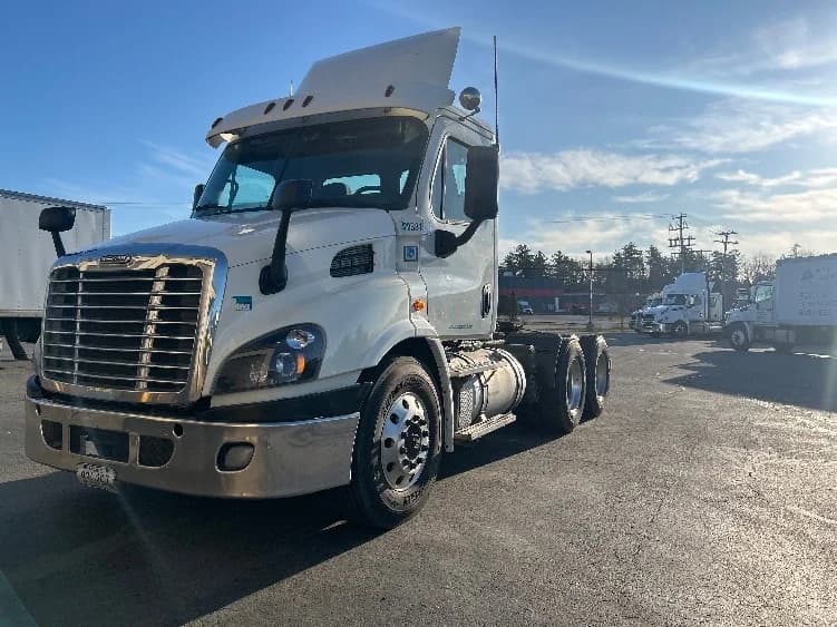 2019 Freightliner Cascadia in Londonderry, NH — photo 3
