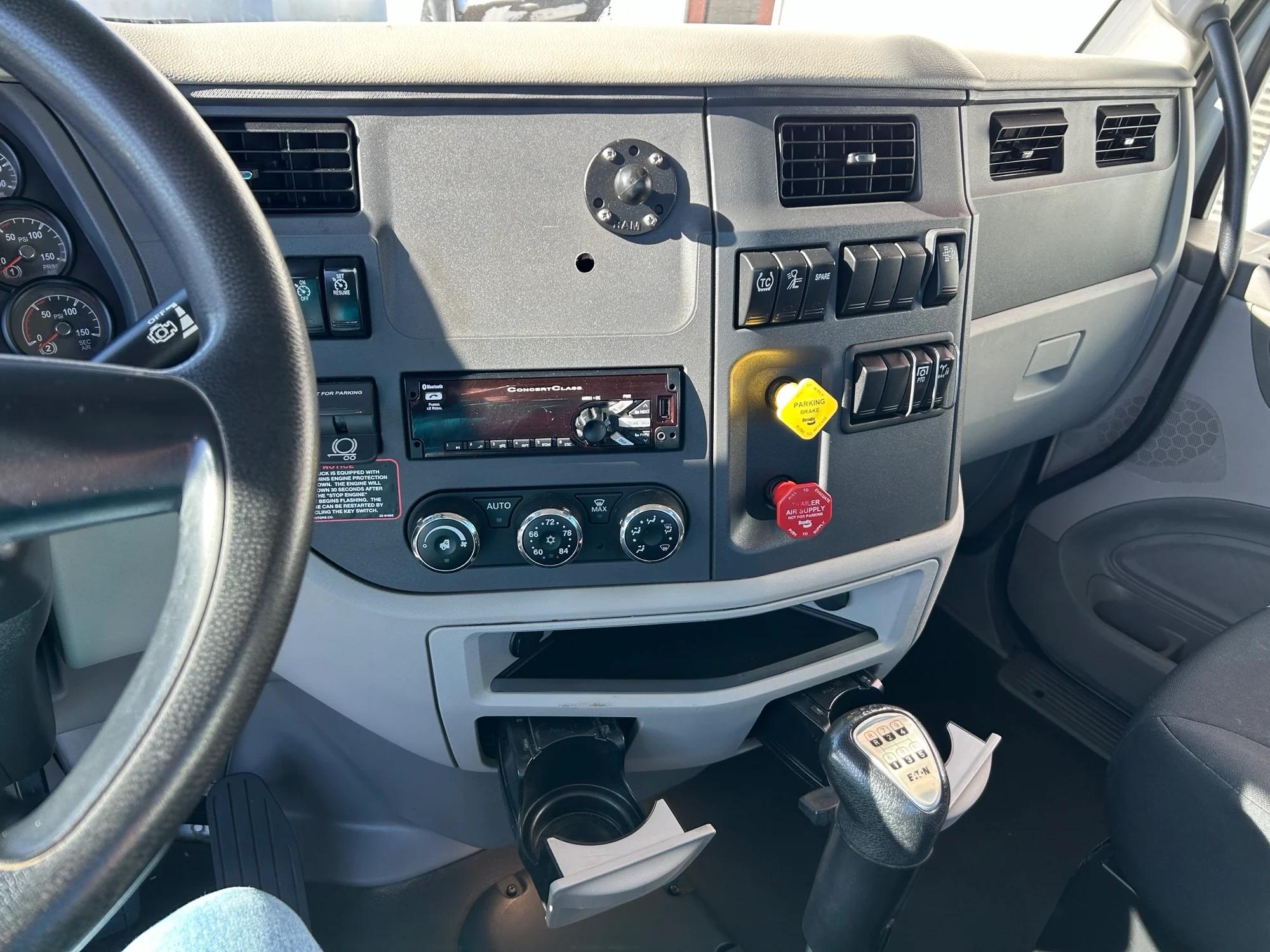 2020 Peterbilt 567 in Joplin, MO — photo 10