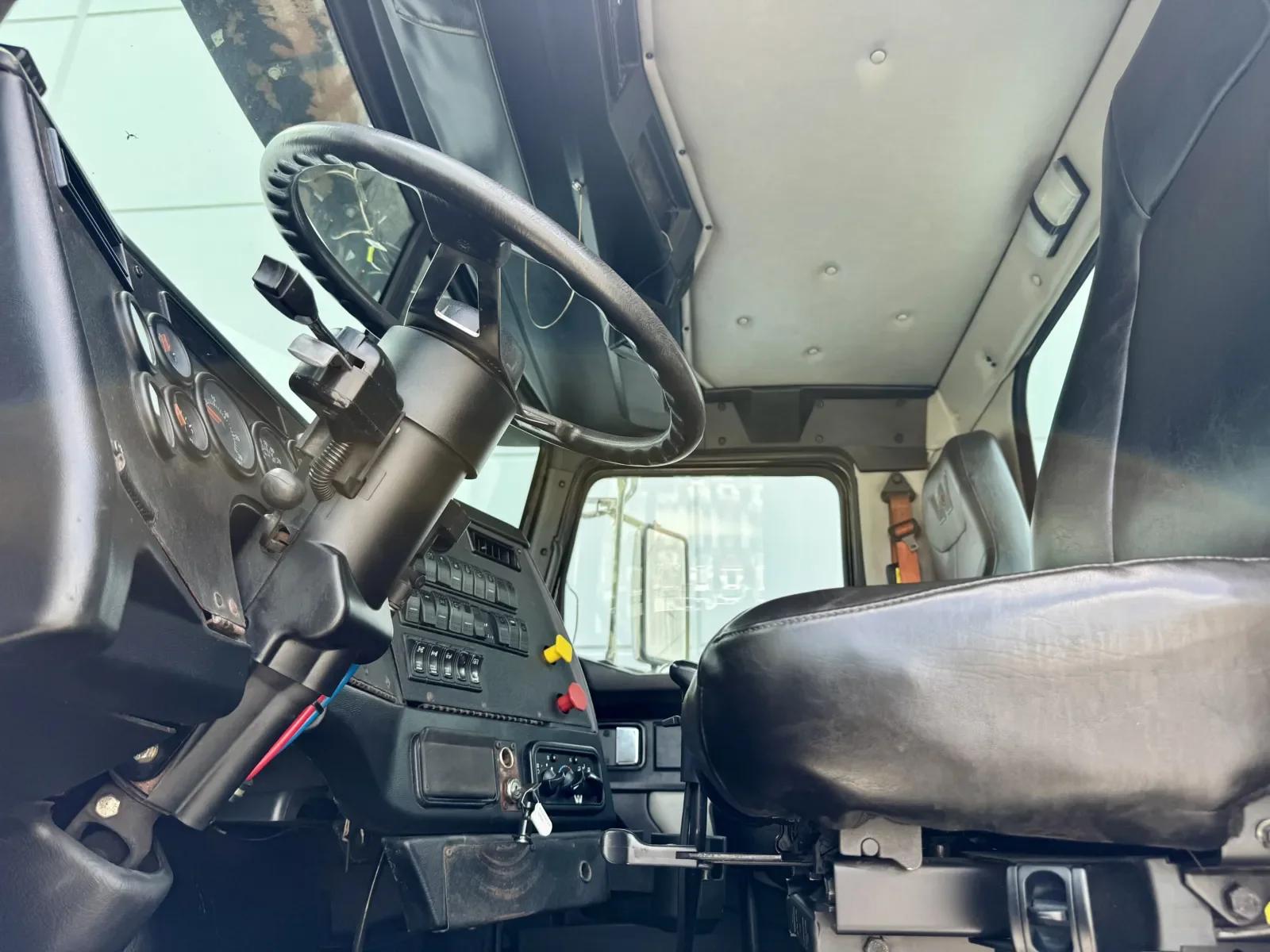 2017 Western Star 4900 in New Lenox, IL — photo 14