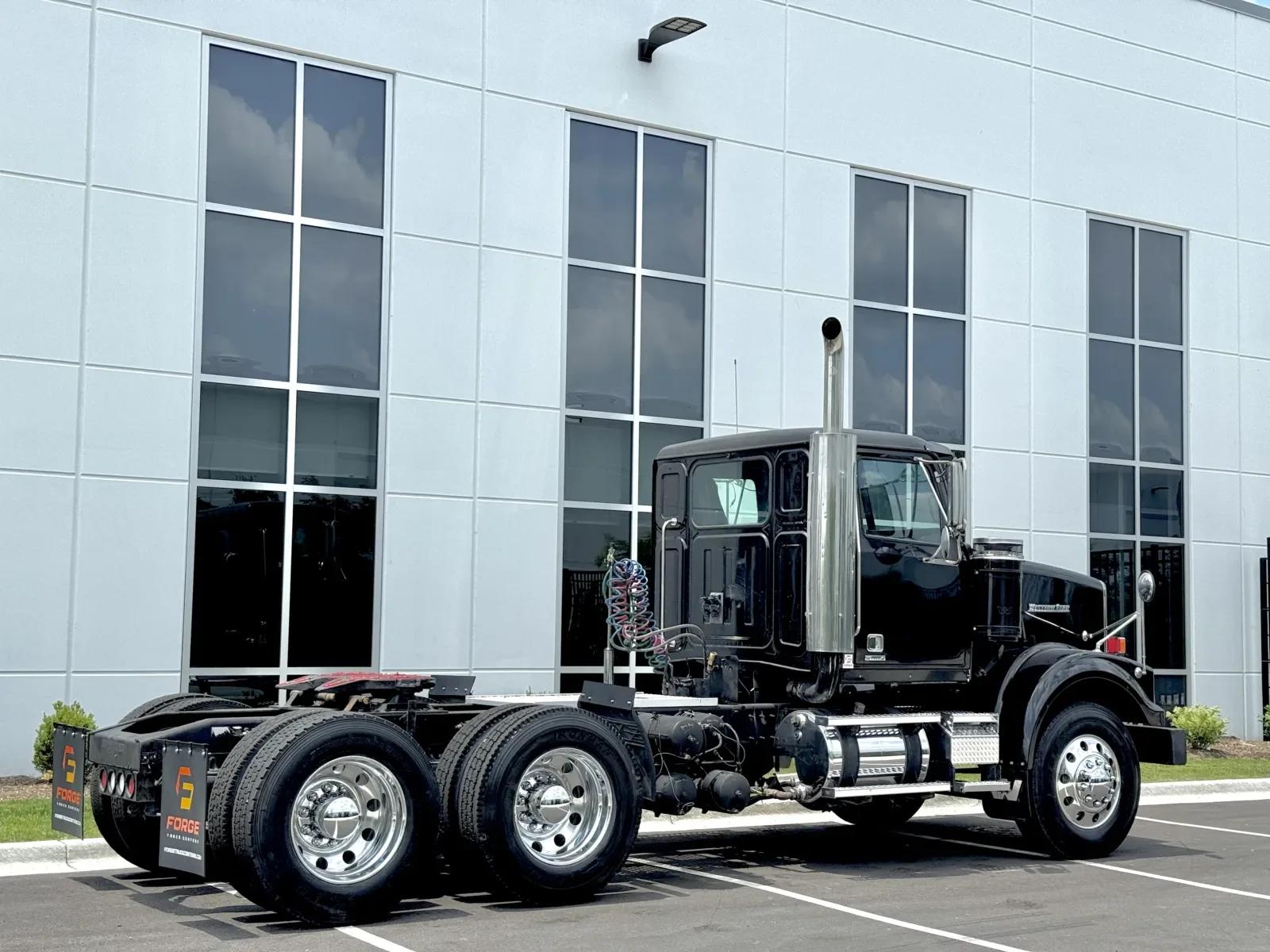 2017 Western Star 4900 in New Lenox, IL — photo 5