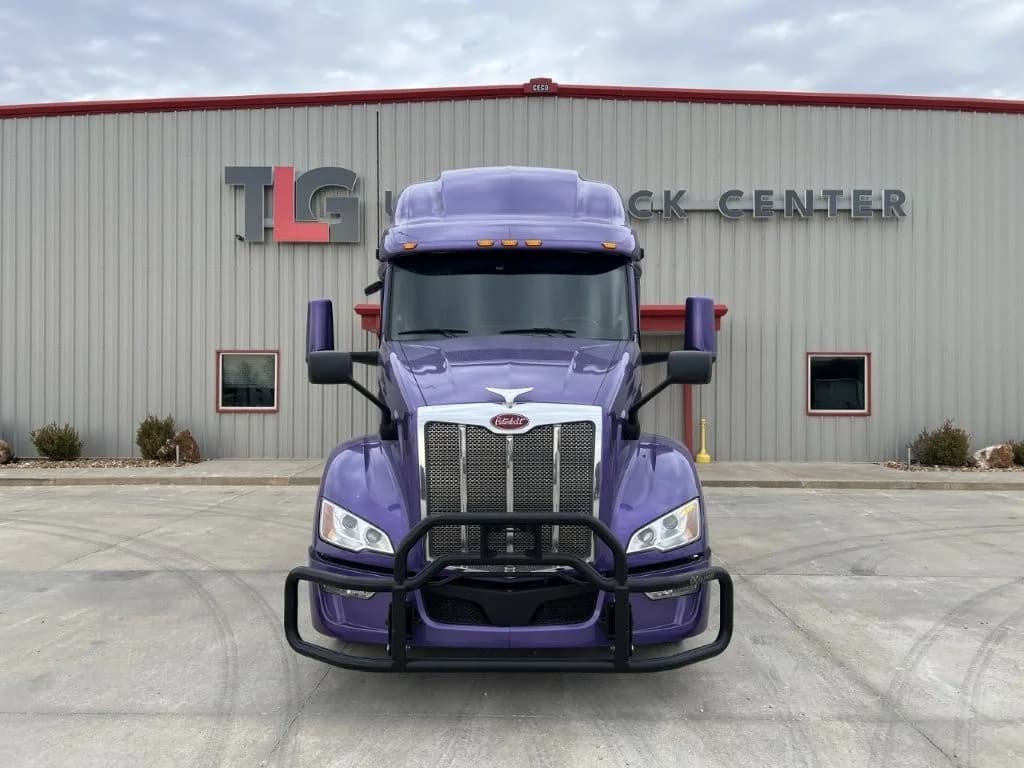 2022 Peterbilt 579 in Springfield, MO — photo 2