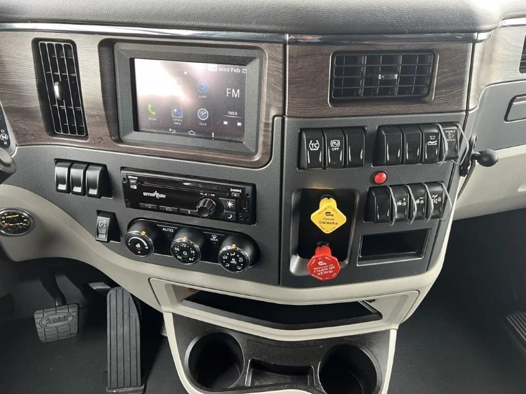2022 Peterbilt 579 in Springfield, MO — photo 13