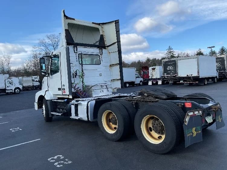 2015 Volvo VNL 300 in Londonderry, NH — photo 5