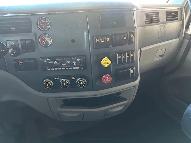 2021 Peterbilt 579 in Charlotte, NC — photo 14