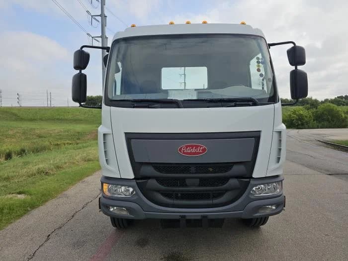 2025 Peterbilt 220EV in Dallas, TX — photo 9