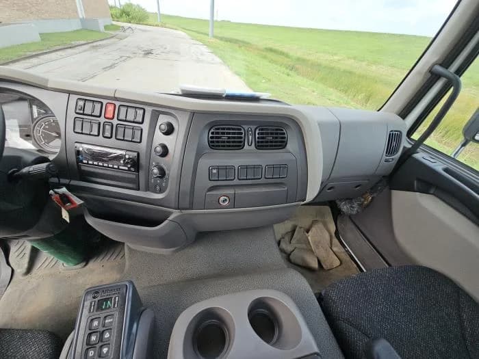 2025 Peterbilt 220EV in Dallas, TX — photo 12