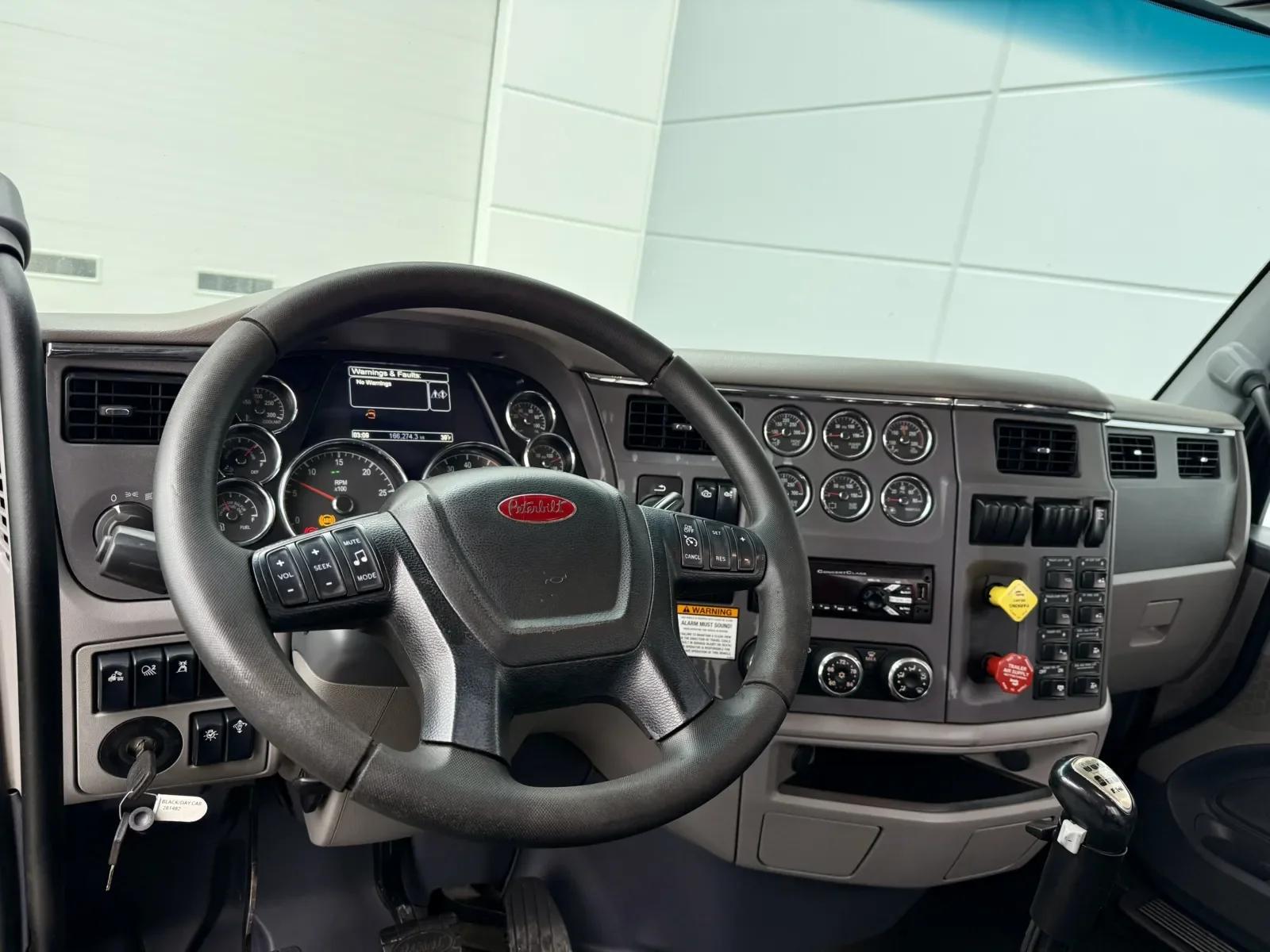 2015 Peterbilt 567 in New Lenox, IL — photo 15