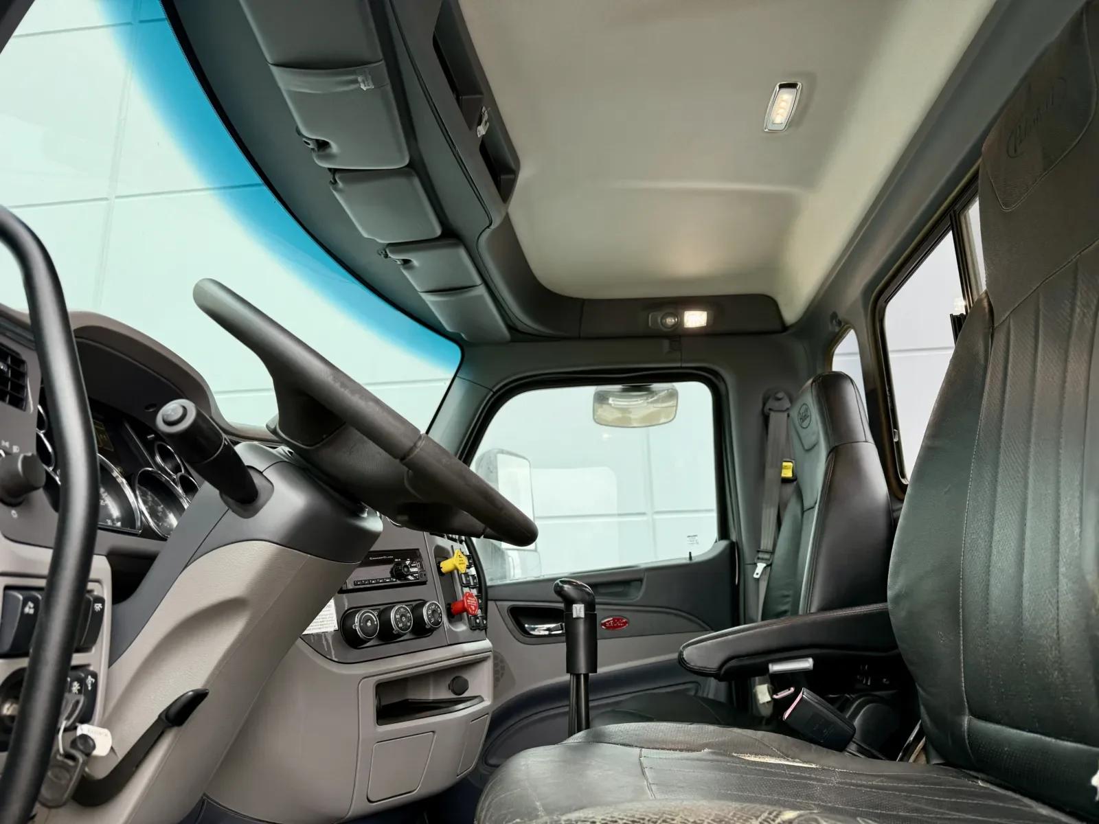 2015 Peterbilt 567 in New Lenox, IL — photo 14