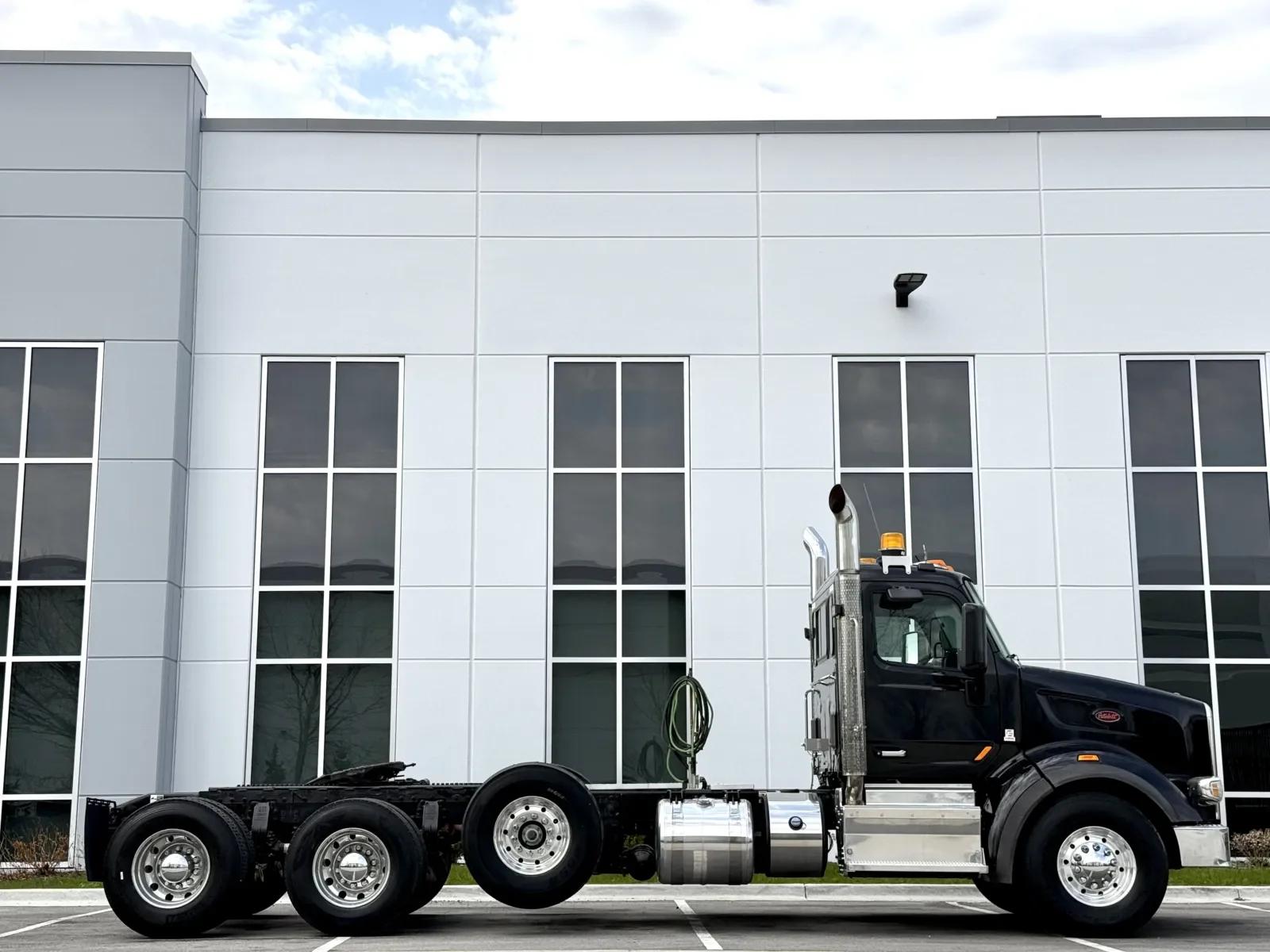 2015 Peterbilt 567 in New Lenox, IL — photo 3