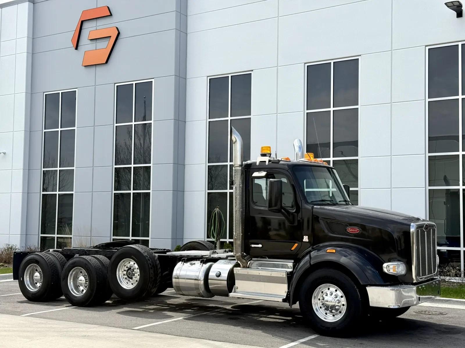 2015 Peterbilt 567 in New Lenox, IL — photo 2