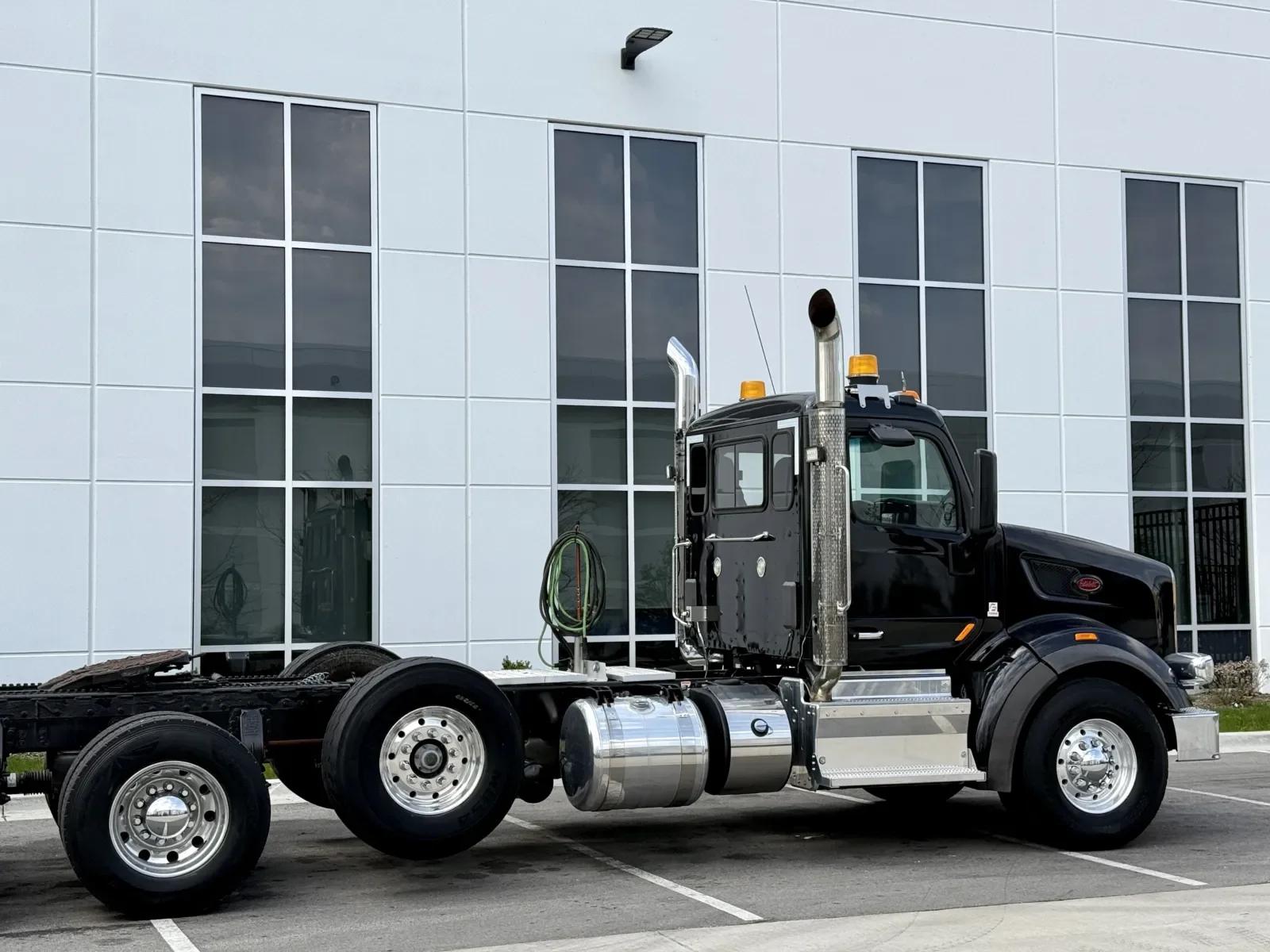 2015 Peterbilt 567 in New Lenox, IL — photo 7