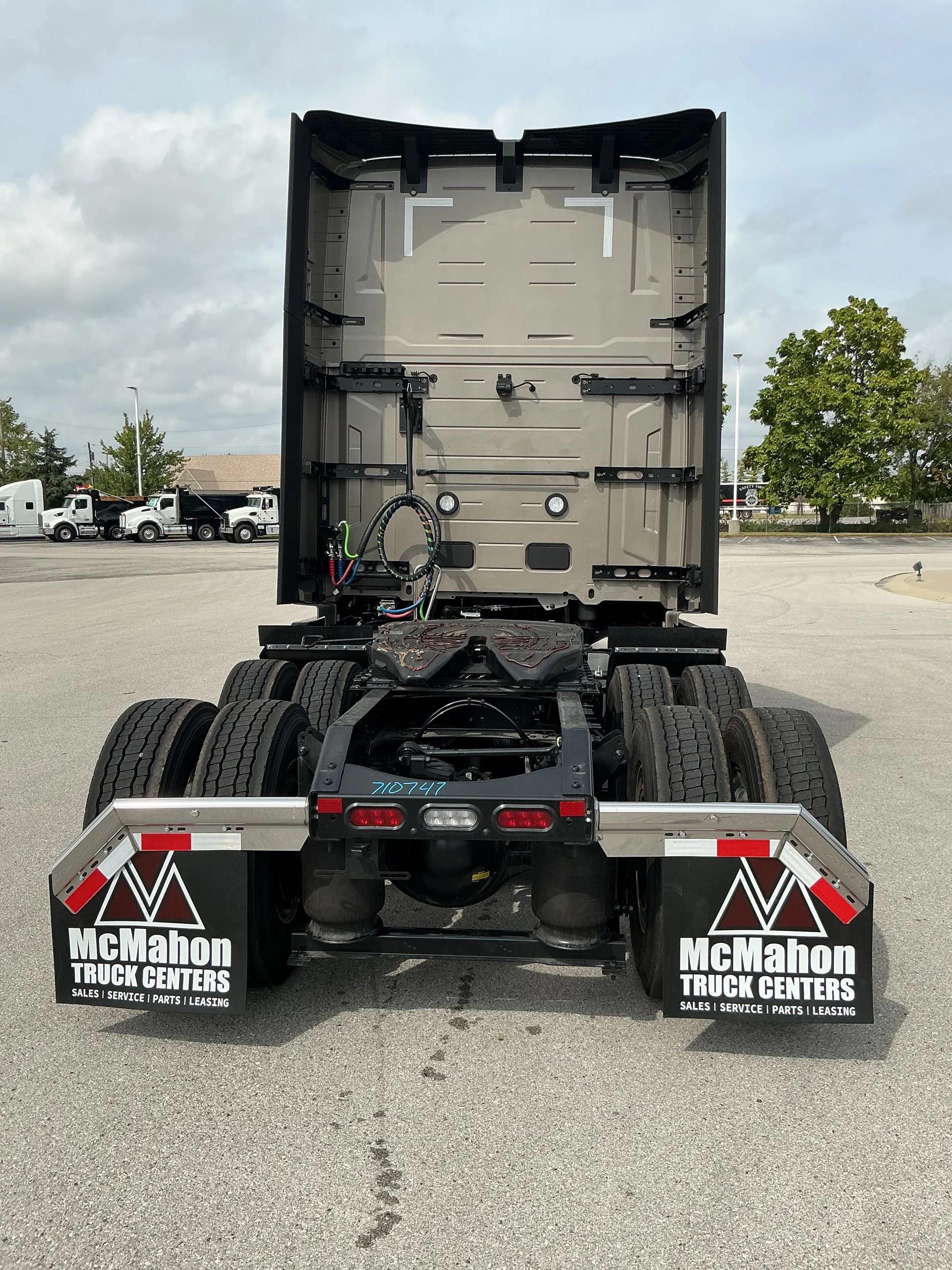 2026 Volvo VNL 860 in Indianapolis, IN — photo 6