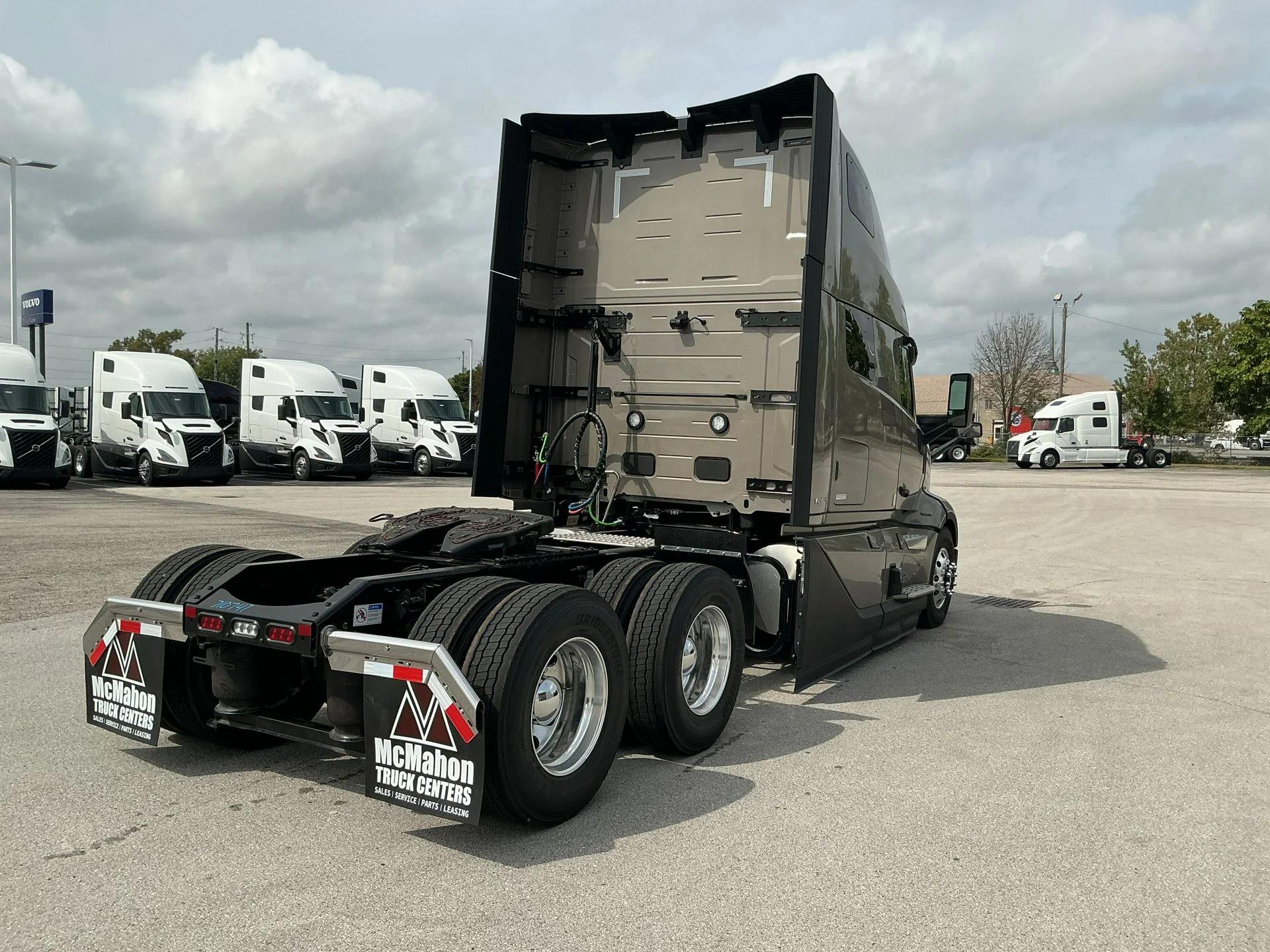 2026 Volvo VNL 860 in Indianapolis, IN — photo 5