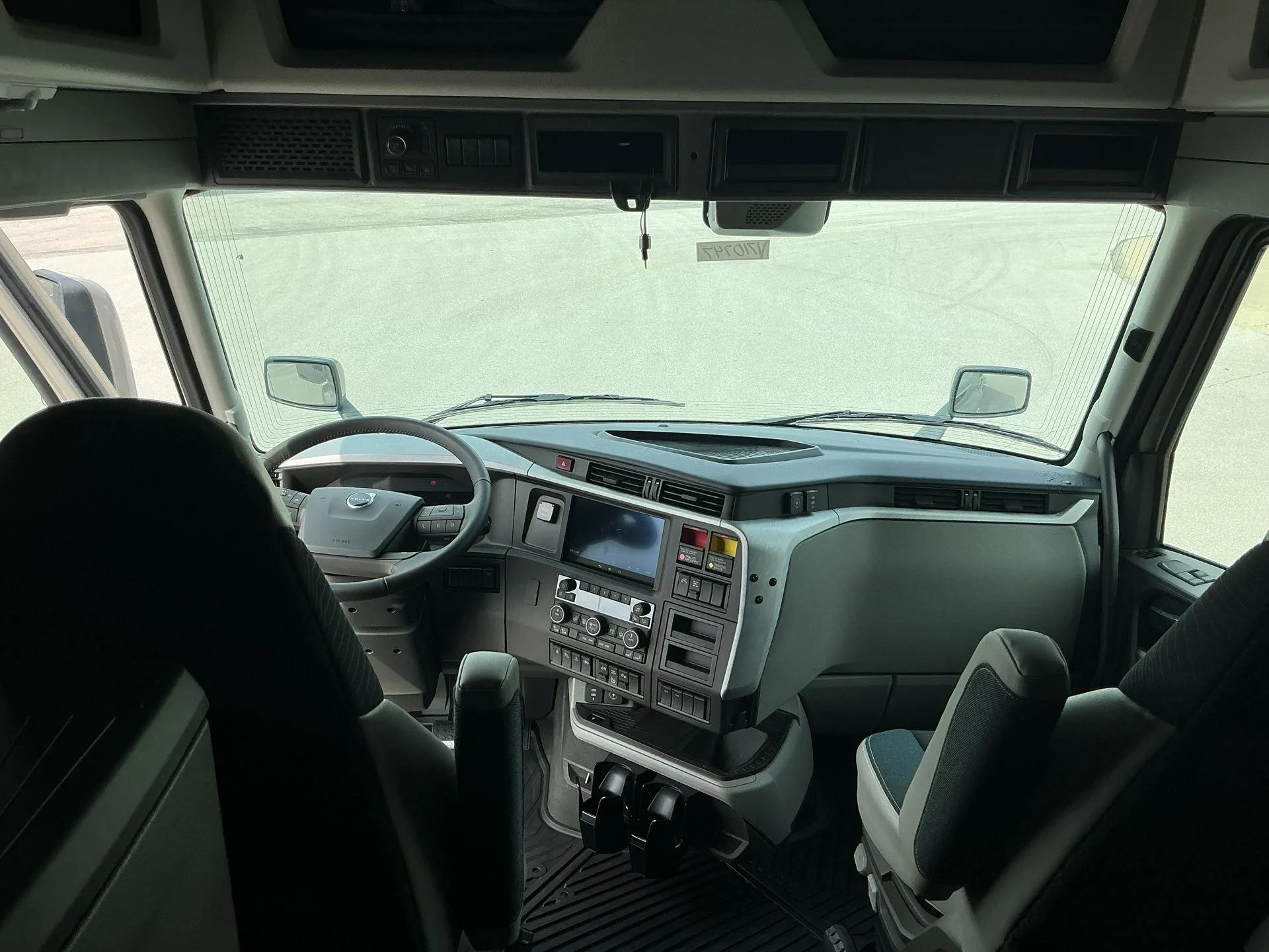 2026 Volvo VNL 860 in Indianapolis, IN — photo 20