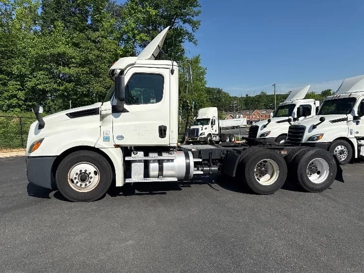 2019 Freightliner Cascadia in Jessup, MD — photo 4