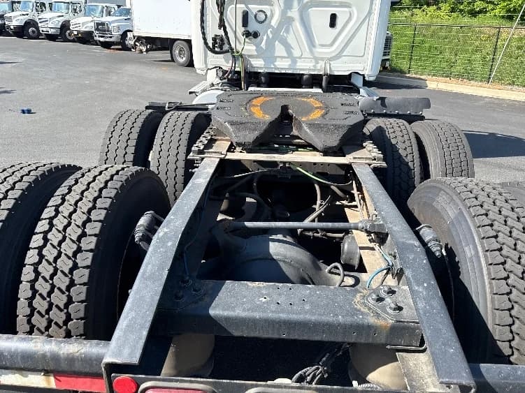 2019 Freightliner Cascadia in Jessup, MD — photo 6