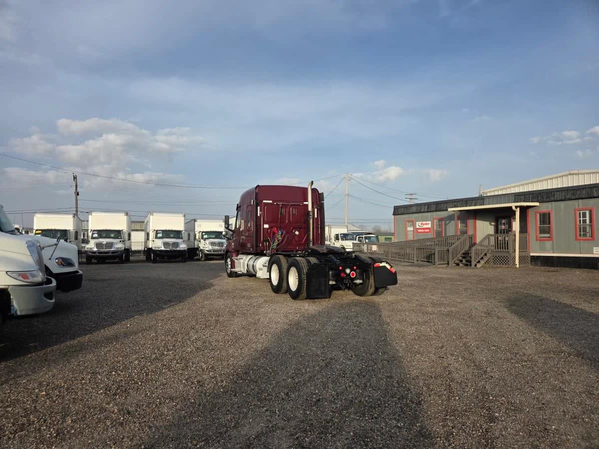 2020 Freightliner Cascadia in St. Rose, LA — photo 6