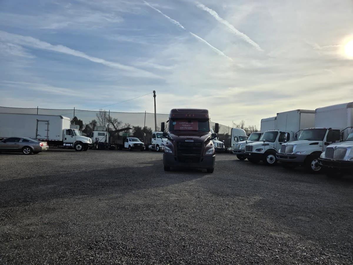 2020 Freightliner Cascadia in St. Rose, LA — photo 2