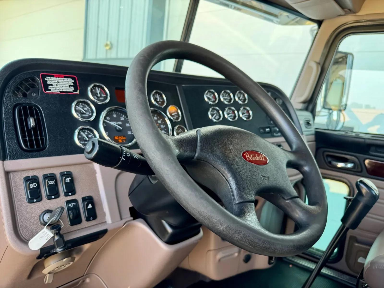 2018 Peterbilt 389 in New Lenox, IL — photo 15