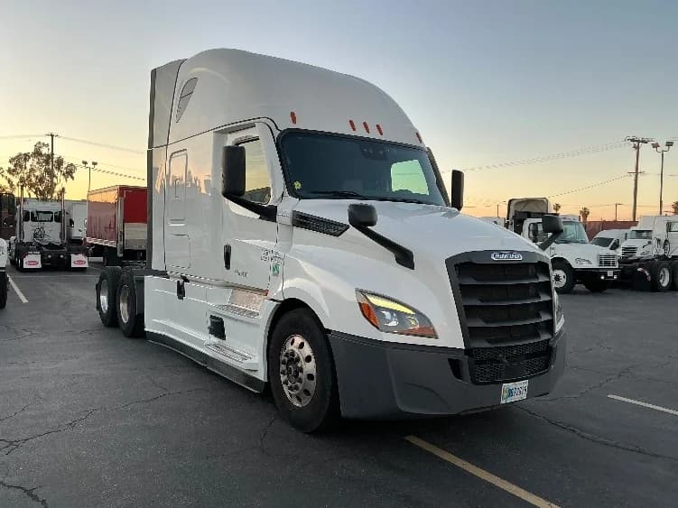 2022 Freightliner Cascadia in Torrance, CA