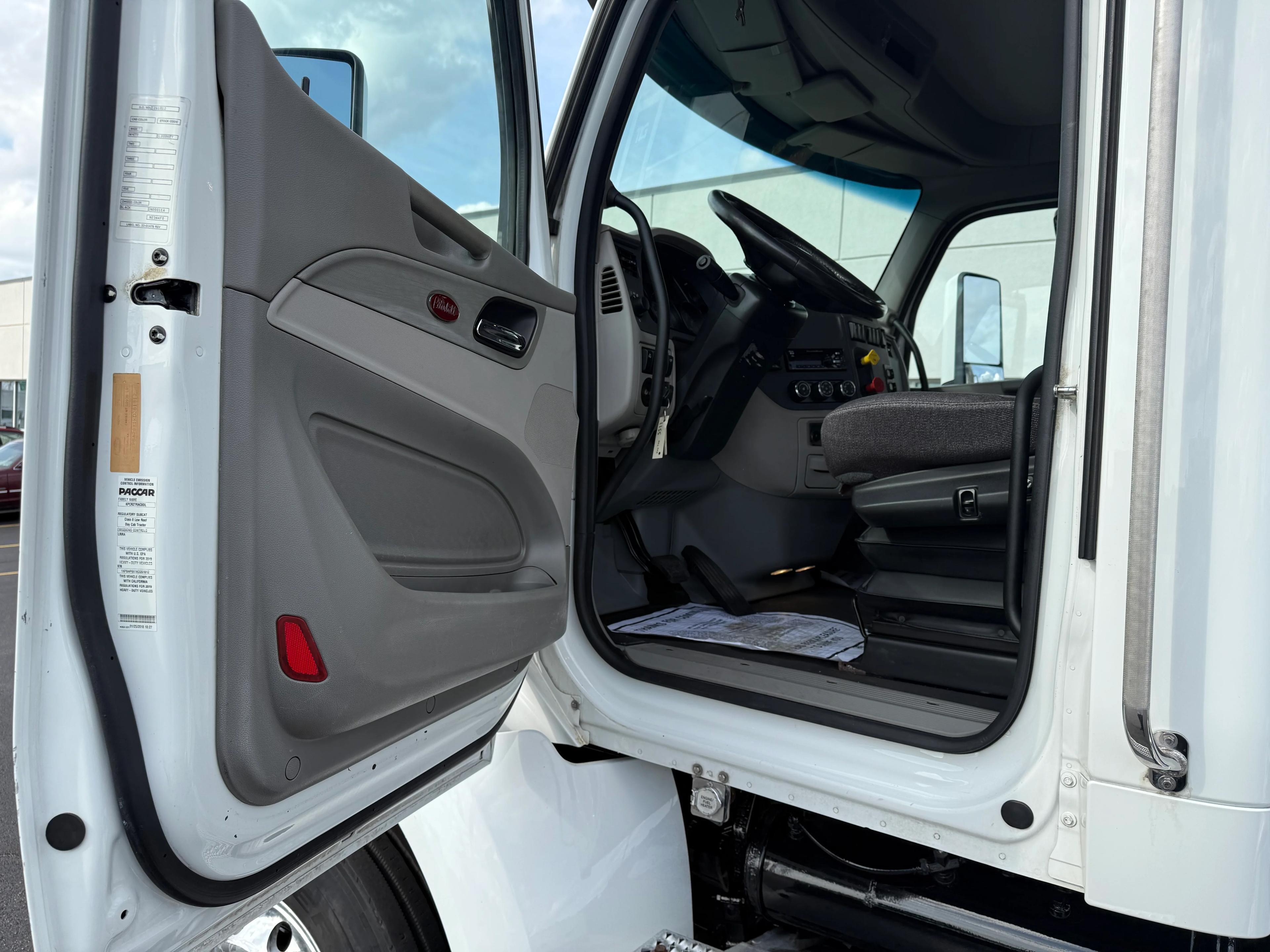 2019 Peterbilt 579 in Dayton, OH — photo 14